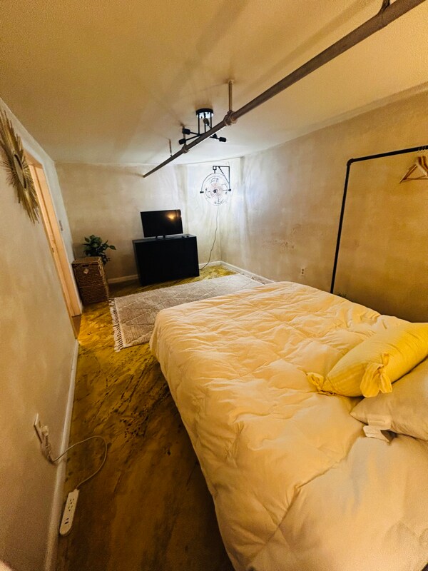 Building Photo - 10166 Glebe Rd