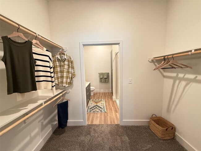 Building Photo - 641 W Crosstimbers St