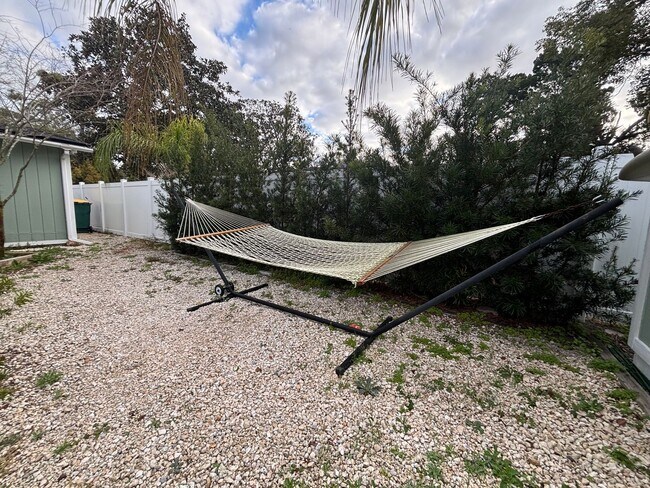 Building Photo - Renovated 3 Bed 2 Bath Home with Fenced in Yard. Screened in Porch. Tesla Charger. Minutes from J...