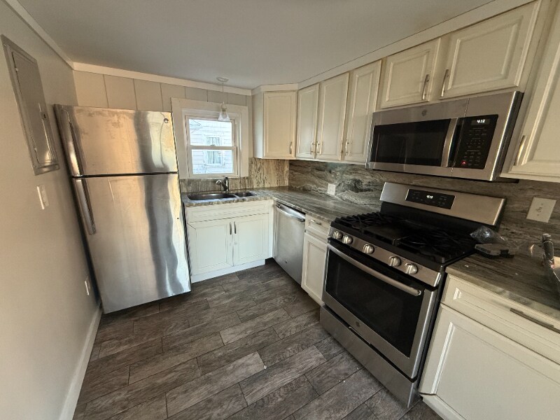 Building Photo - 140 Ashworth Ave