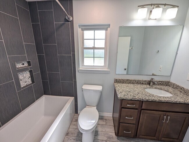 Building Photo - 105 Marquette Pl