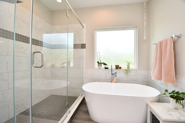 Building Photo - 1239 W Tidwell Rd