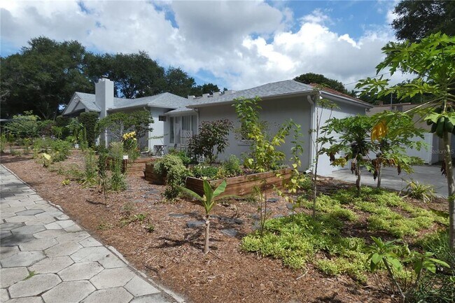 Building Photo - 637 23rd Ave N