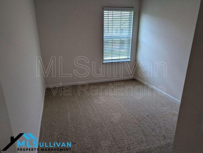 Building Photo - 2338 Lily Dr