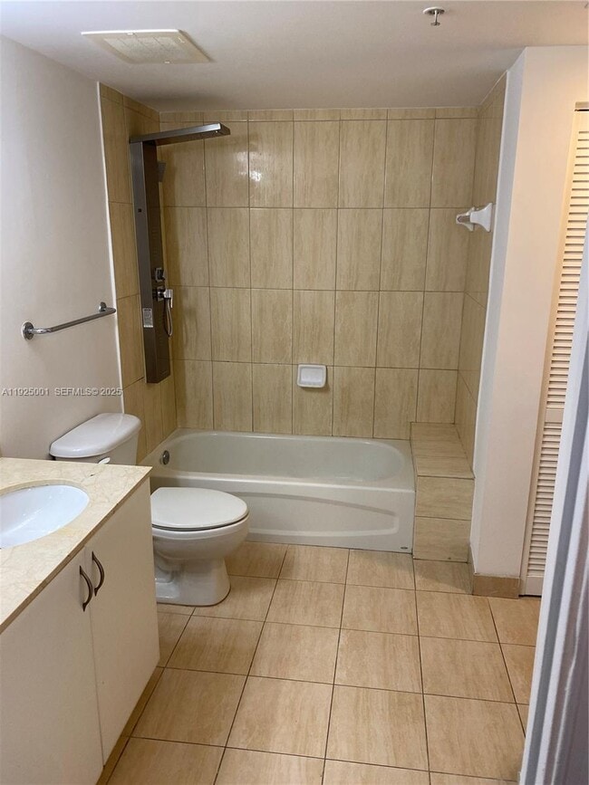 Building Photo - 1750 N Bayshore Dr