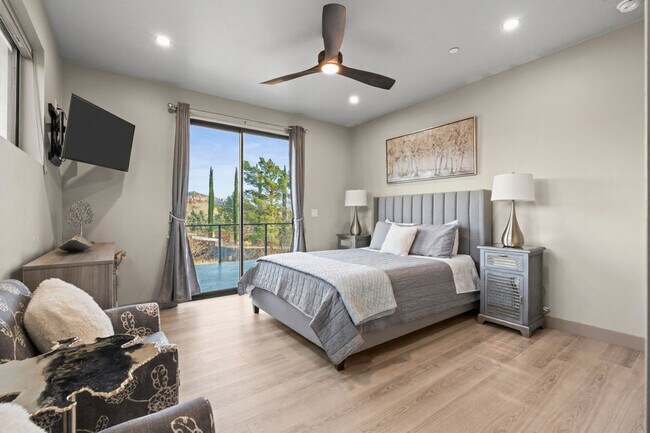 Building Photo - 60 Moondance Ln