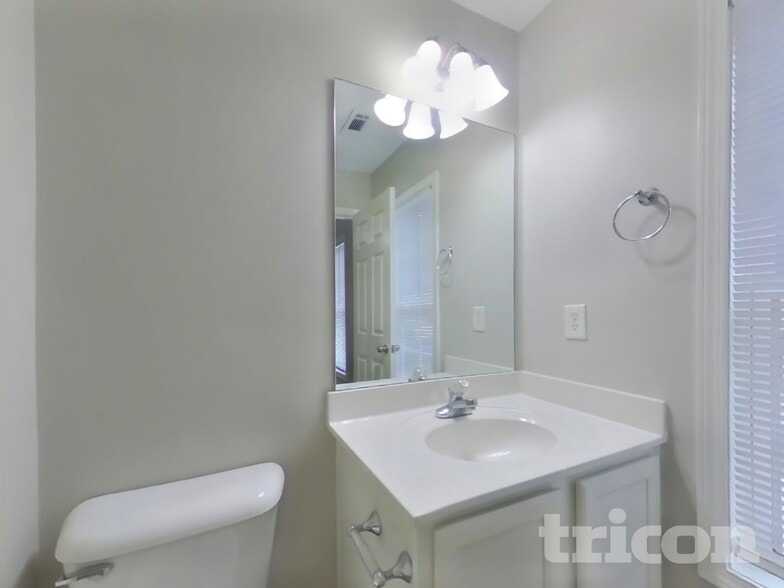 Building Photo - 1436 Little Creek Dr