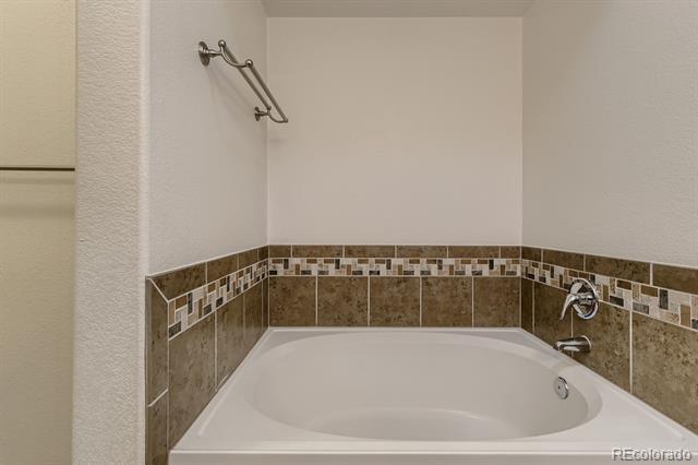 Building Photo - 9019 E Panorama Cir