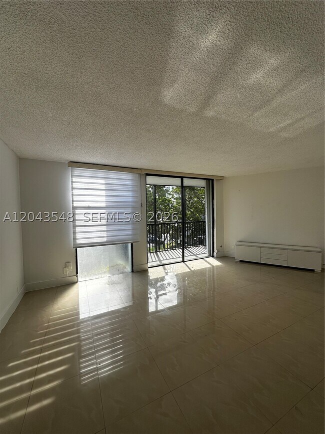 Building Photo - 3475 N Country Club Dr