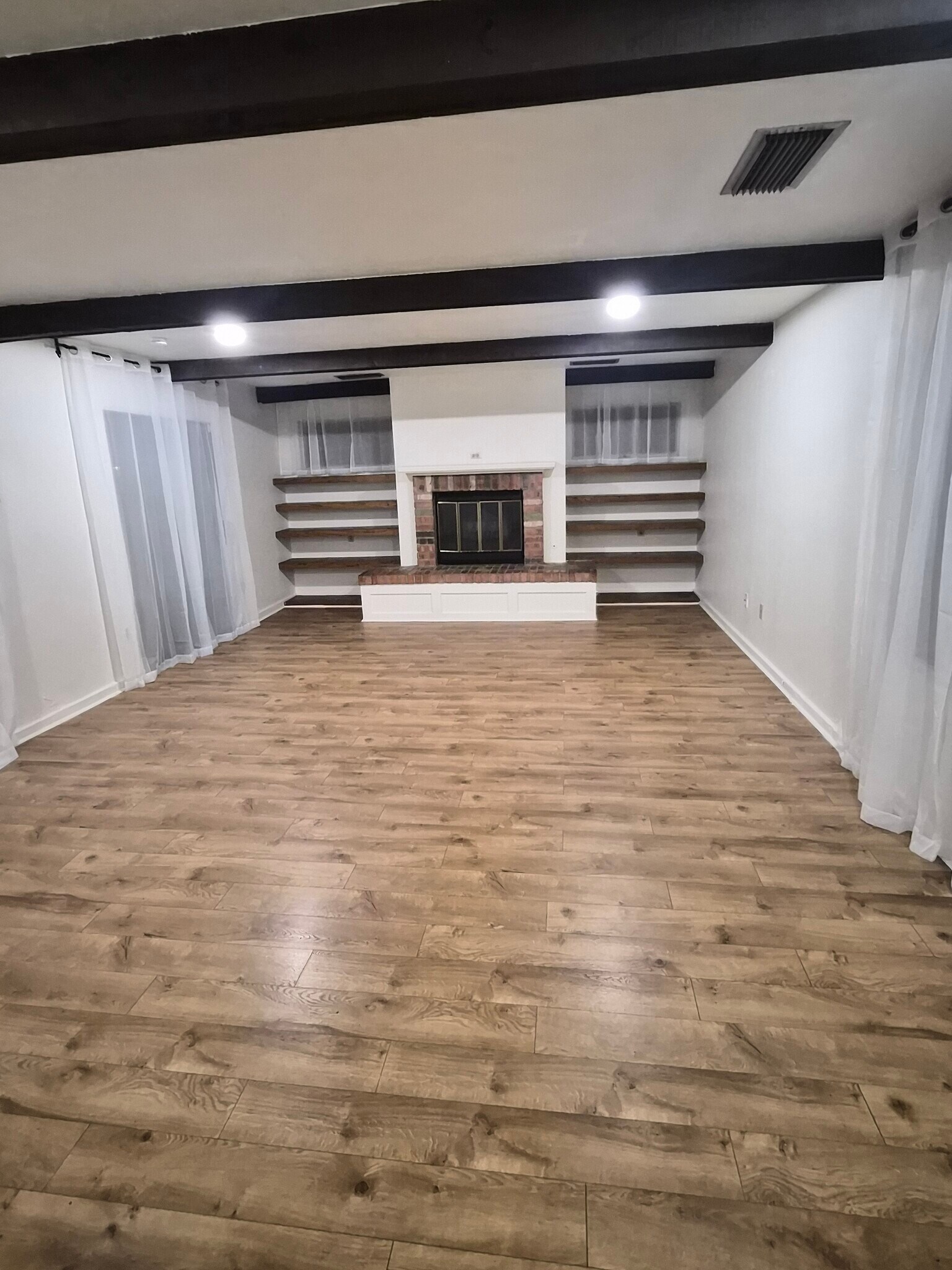 Building Photo - 131 E 14th St