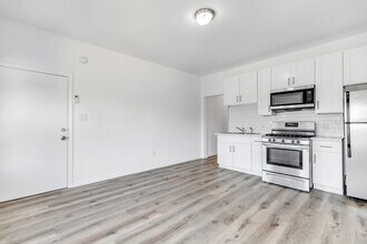 Building Photo - 701 W 48th St