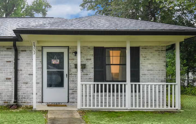 Primary Photo - 2-Bedroom, 1-Bathroom Home in Savannah, GA