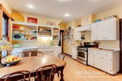 Building Photo - 980 6th St E