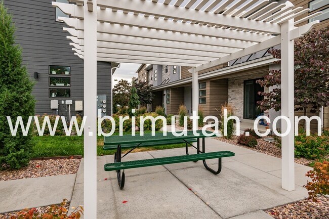 Building Photo - 9196 S Holiday Bowl Ct