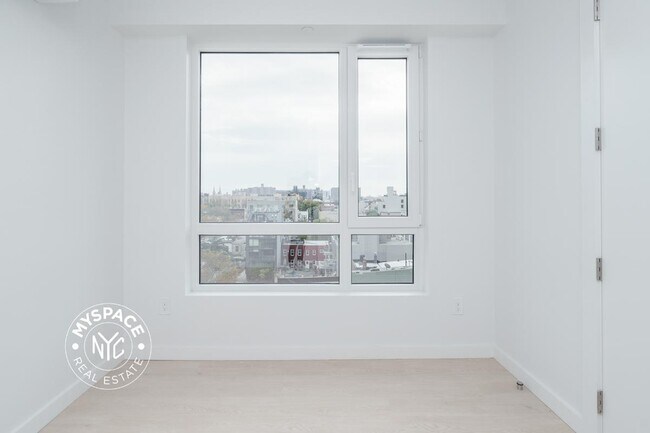 Building Photo - 280 Meeker Ave