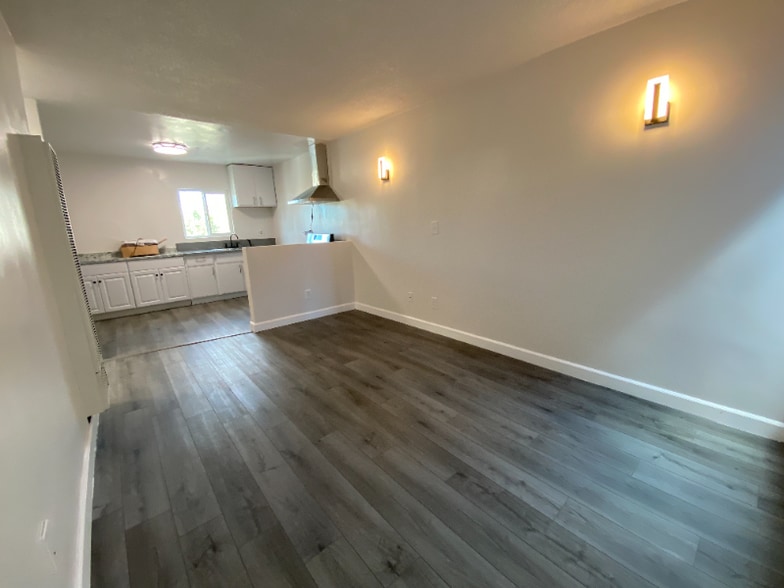 Building Photo - 1515-1515 E 20th St