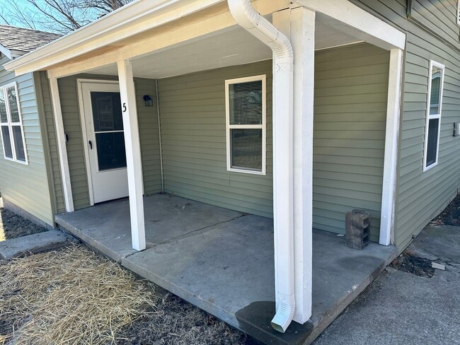 Building Photo - 2 Bedroom 1 Bath walking distance to downtown in Amazing Neighborhood