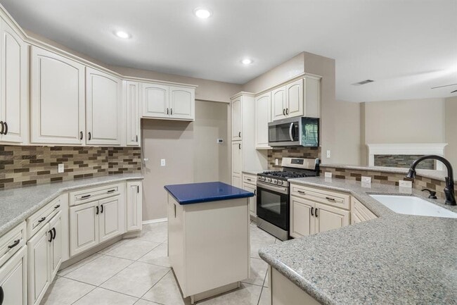 Building Photo - 6664 Ruxton Ln
