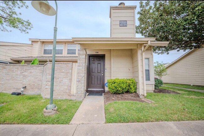 Building Photo - 13034 Leader St