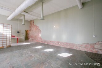 Building Photo - Nice, Large Loft Located Downtown with 2 B...