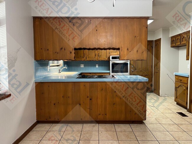 Building Photo - Spacious Home With Classic Charm