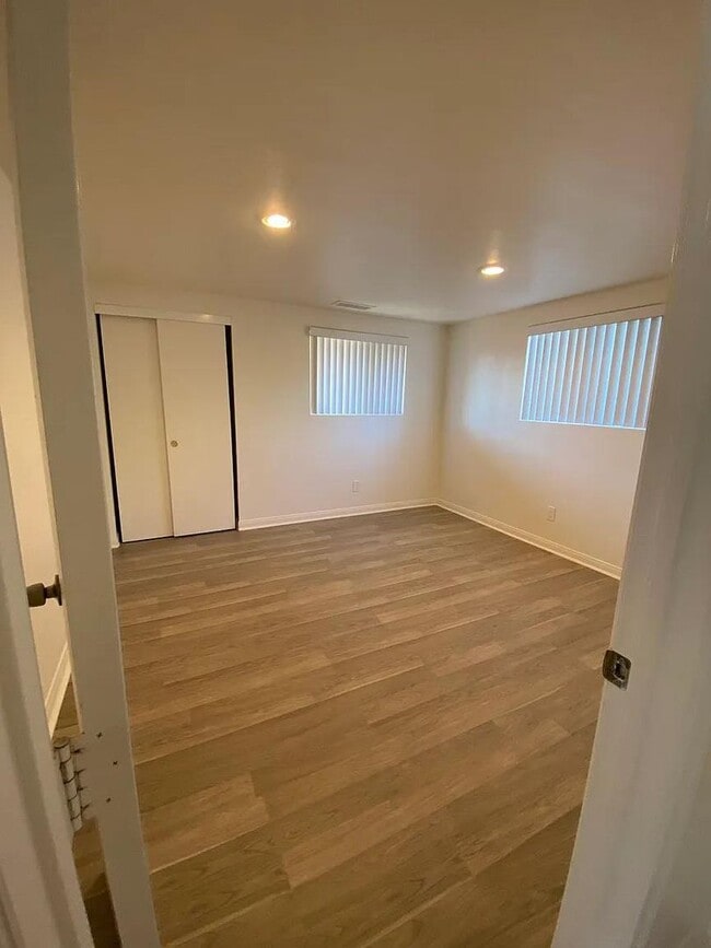 Building Photo - Central costa Mesa 5 bdrm home