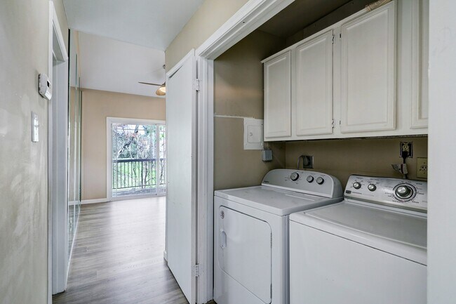 Building Photo - 3500 Tangle Brush Dr
