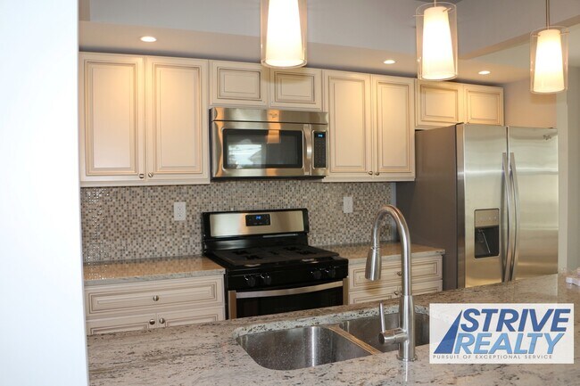 Building Photo - 22 Clyde St