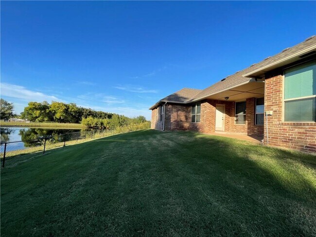 Building Photo - 207 Casey Ln