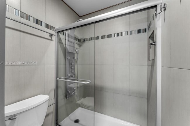 Building Photo - 10450 SW 154th Ct