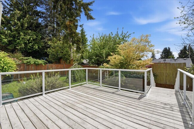 Building Photo - 3bd/2ba Seattle Home