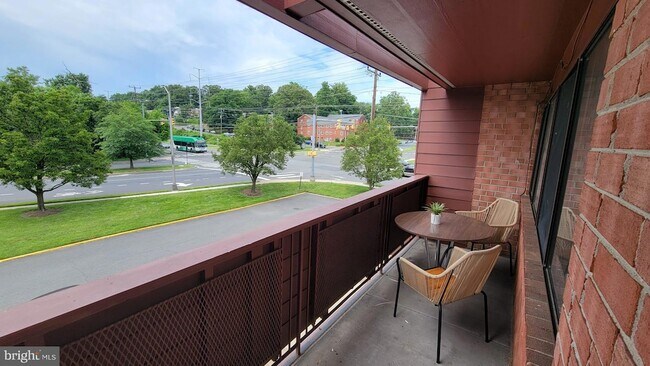 Building Photo - 1501 S George Mason Dr