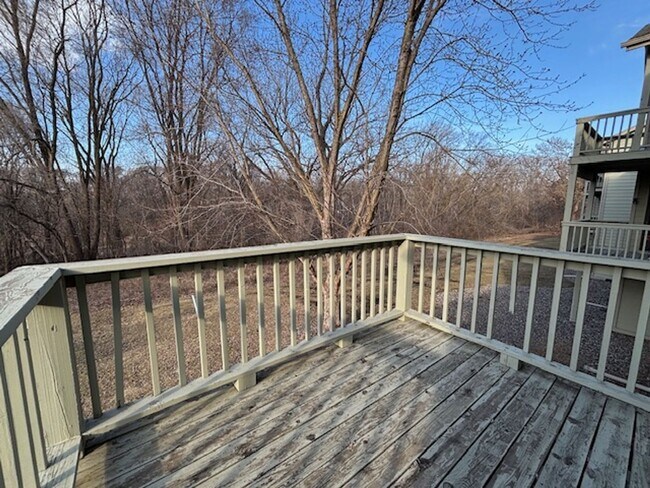 Building Photo - X-LARGE 1 BR/1 BA Condo Available 5/1 in a Beautiful St. Paul Neighborhood!