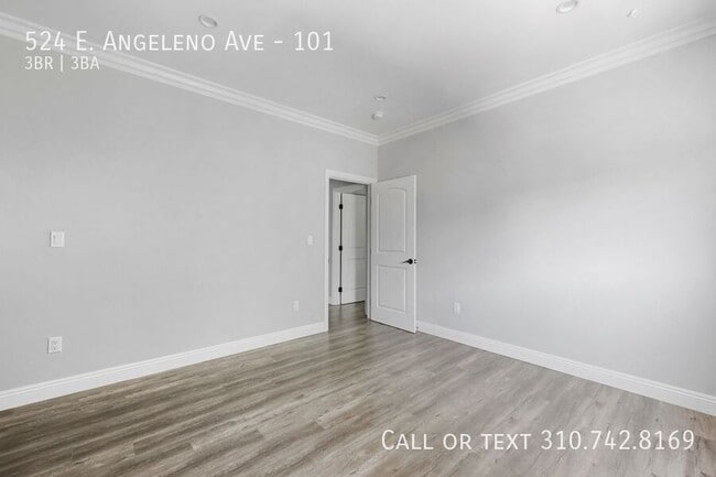 Building Photo - 524 E Angeleno Ave