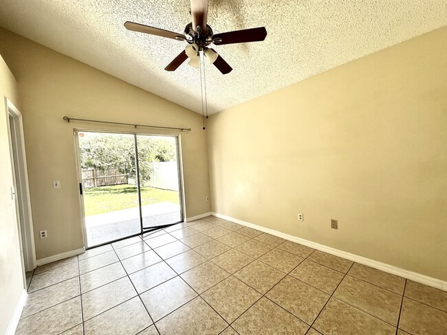 Building Photo - 9606 Chandon Dr