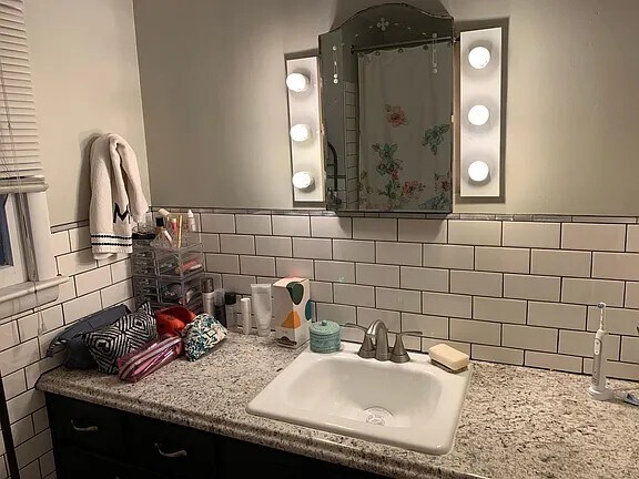 Building Photo - 519 Lawrence St