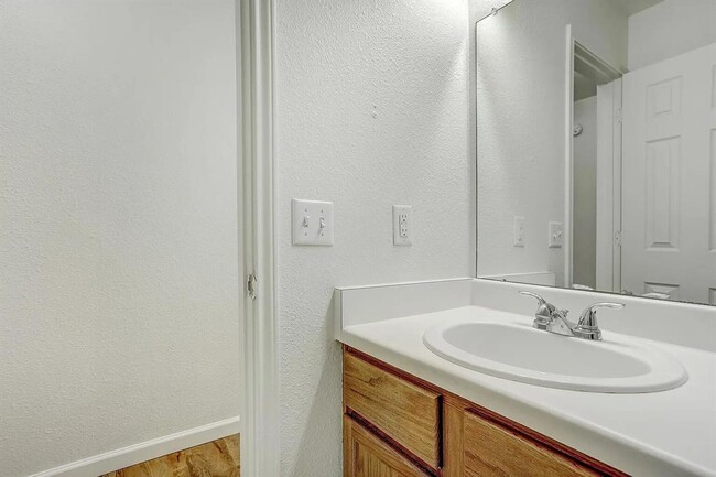 Building Photo - 207 Tolcarne Dr