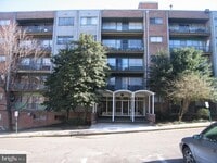Building Photo - 5801 Quantrell Ave