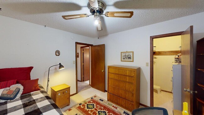 Building Photo - Fully Furnished 3 Bedroom Rental