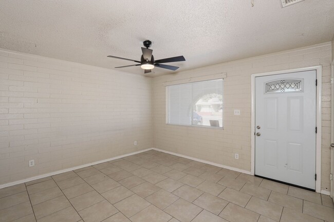 Building Photo - 4 Bedroom 2 bath in Heart of Casa Grande