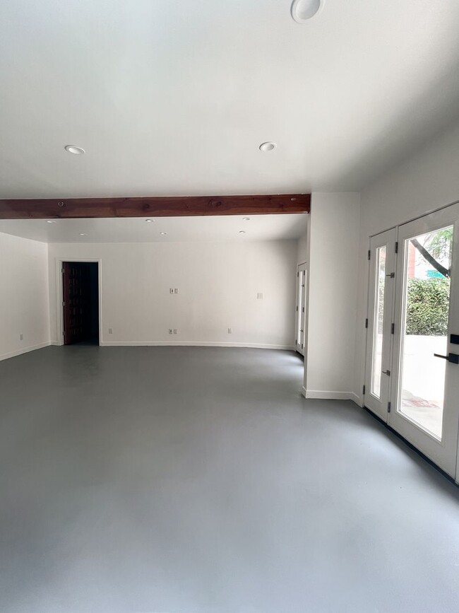Building Photo - 035