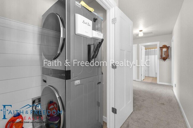 Building Photo - 4918 Wolf Moon Dr