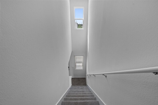 Building Photo - Townhouse at Laurel Commons