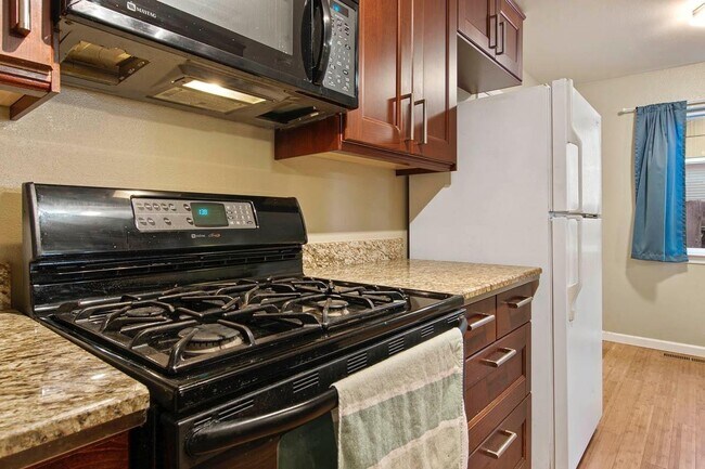 Building Photo - 1500 60th Ave