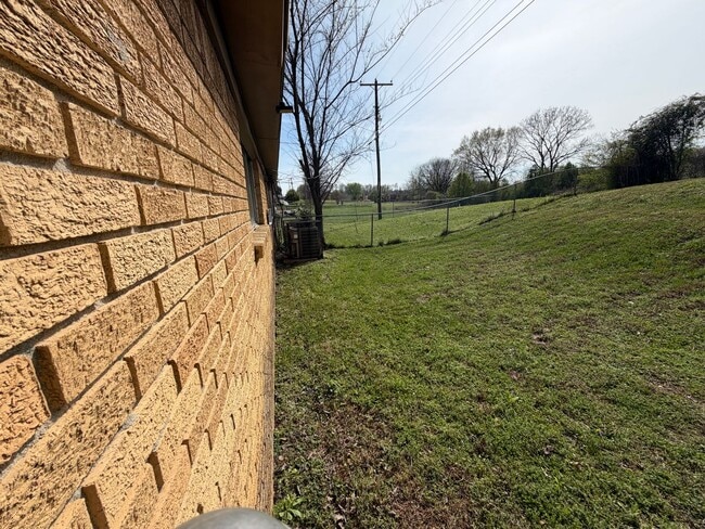 Building Photo - 3677 Hillbrook Rd