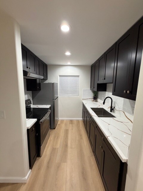 Building Photo - 823 E Cypress St