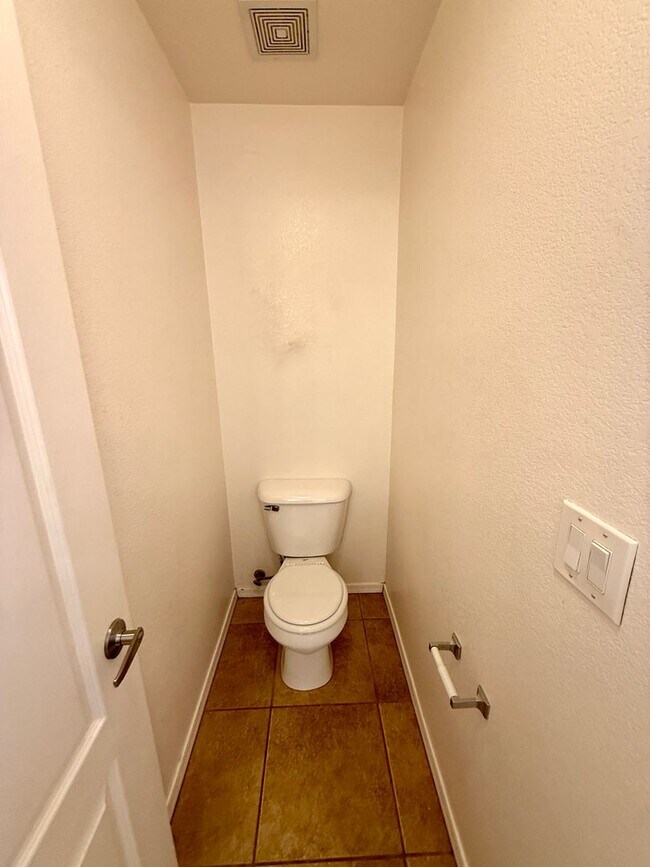 Building Photo - Great 3 bedroom, 2 bathroom home located in a cul-de-sac