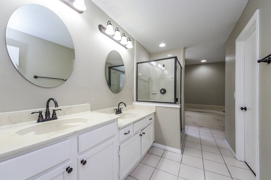 Building Photo - 634 Arbukle Ct