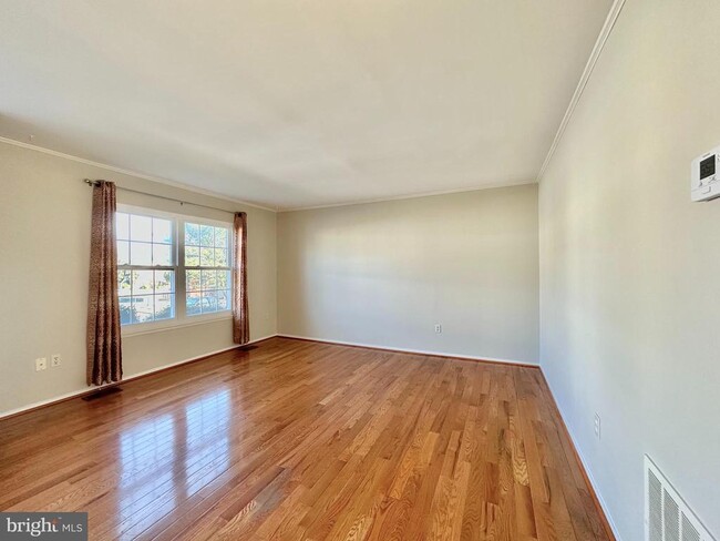 Building Photo - 402 Carousel Ct