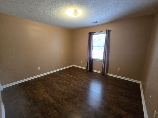 Building Photo - 103 Thames Ct
